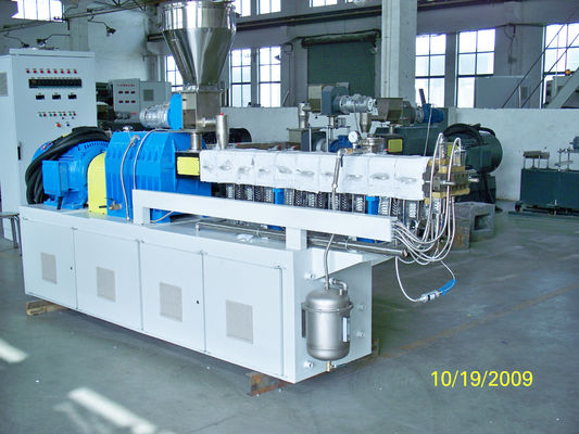 China cadena de producción gemela paralela de Masterbatch de la máquina del extrusor de tornillo de 40m m proveedor