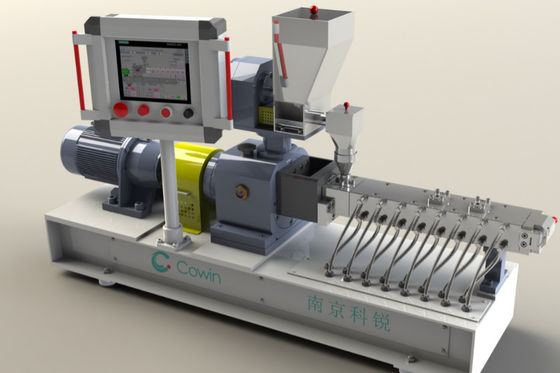 China Extrusor de la escala de laboratorio para Compouning plástico con control del PLC proveedor
