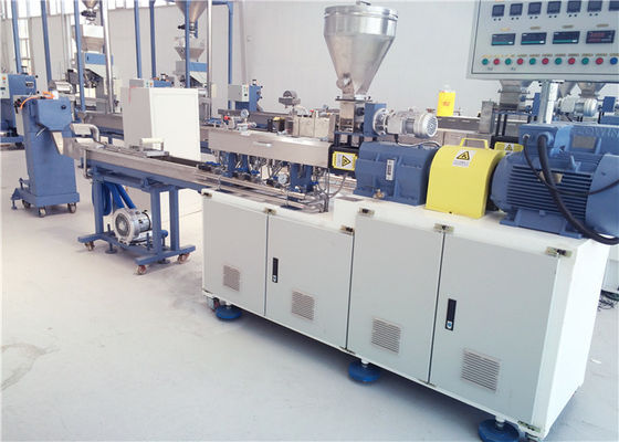 China Máquina doble del extrusor de la escala de laboratorio del tornillo con la salida 5-10kg/hr muy eficiente proveedor