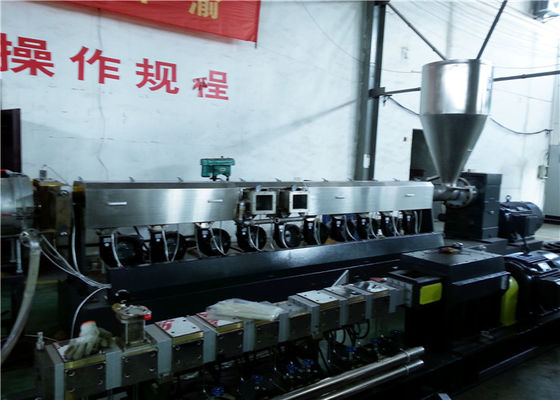 China extrusor de solo tornillo 800kg/hr con el sistema de la granulación del filamento para el reciclaje de las escamas del PE proveedor