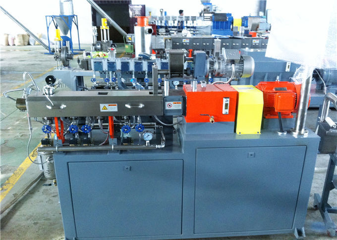 Extrusor de tornillo del gemelo de la escala de laboratorio, máquina 5-10kg/hr del extrusor del laboratorio