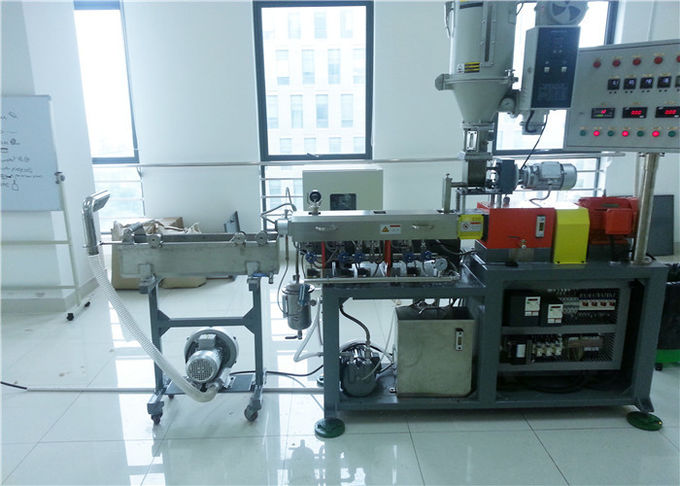 Extrusor de tornillo del gemelo de la escala de laboratorio, máquina 5-10kg/hr del extrusor del laboratorio